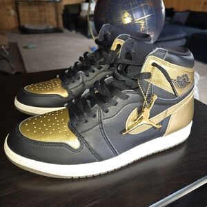 Jordan Men's Black and Gold High-Top Sneakers